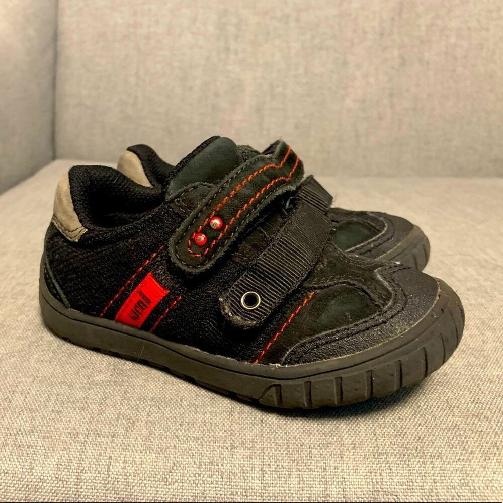 Umi toddler sneaker size 24 (US 8)